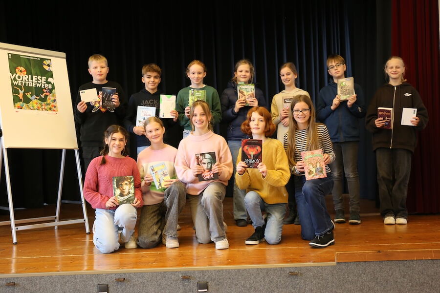 Gruppenfoto aller Teilnehmer