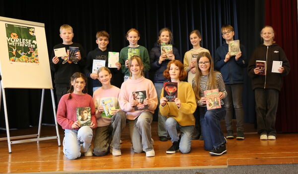 Gruppenfoto aller Teilnehmer